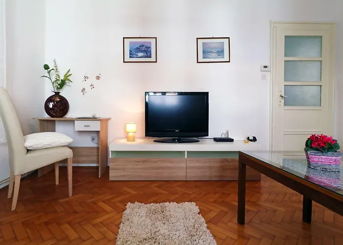 Arena Festival Διαμέρισμα Πούλα