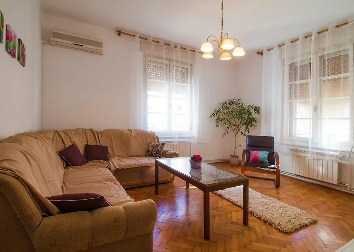 Διαμέρισμα Arena Festival Πούλα